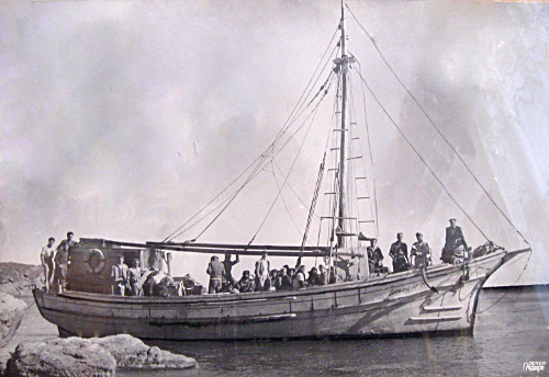 'San Giorgio', the Farmakidis Brothers' boat, at the time of the war